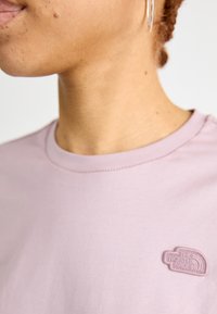 The North Face NATURAL DYE TEE - Hosszú ujjú felső - purple chalk