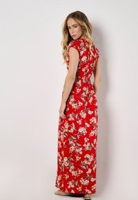 Apricot JASMINE FLORAL WRAP - Maxikleid - red