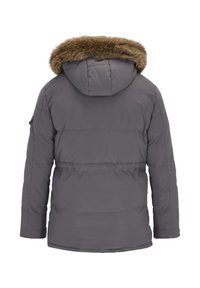 Szara pikowana kurtka z odpinanym, futrzanym kapturem, z poziomą teksturą pikowania i prostym krojem. Brak widocznych elementów metalowych.