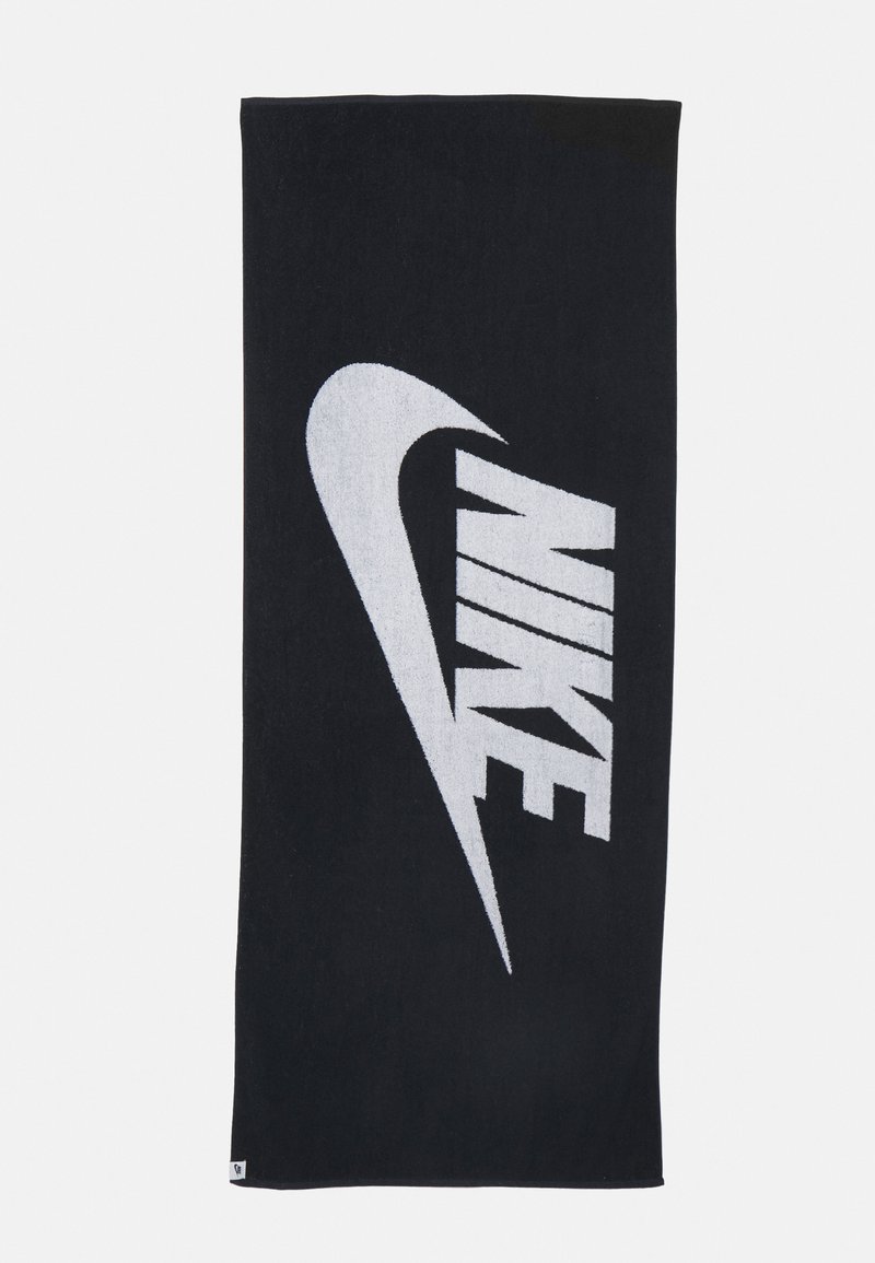 Toalha preta com um proeminente logótipo branco da Nike. Textura suave, forma retangular e bordas acabadas. Adequada para uso em desporto e fitness.