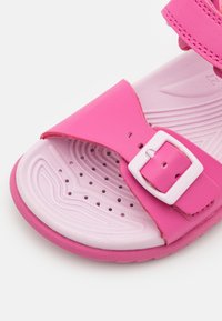 Geox FUSBETTO - Obuća za bebe - fuchsia/pink