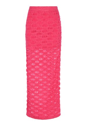 Jupe maxi rose vif en crochet avec une taille ajustée et un motif ajouré semi-transparent du haut jusqu'à l'ourlet.