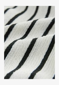 Non sélectionné, black white stripe