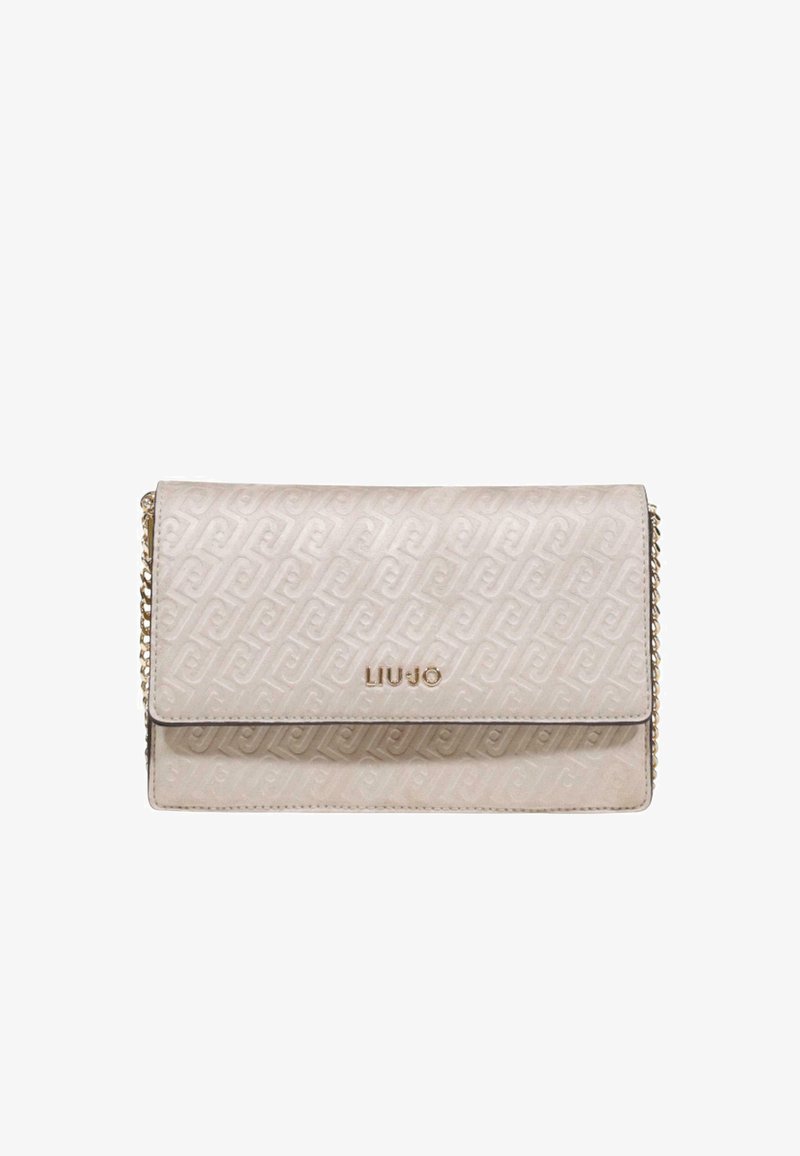 Pochette beige Liu Jo avec motif géométrique embossé et bandoulière chaîne dorée, ornée du logo de la marque en or sur le rabat avant.