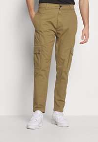 Urban Classics TAPERED PANTS - Cargobukse - summerolive