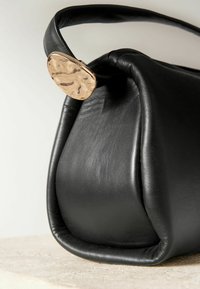 Next BARREL SHOULDER REGULAR FIT - Borsa a mano - black