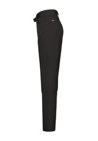 Pantalons noirs slim fit avec une taille plate, ceinture ajustable, poches latérales et jambes fuselées, fabriqués dans un matériau léger et extensible.