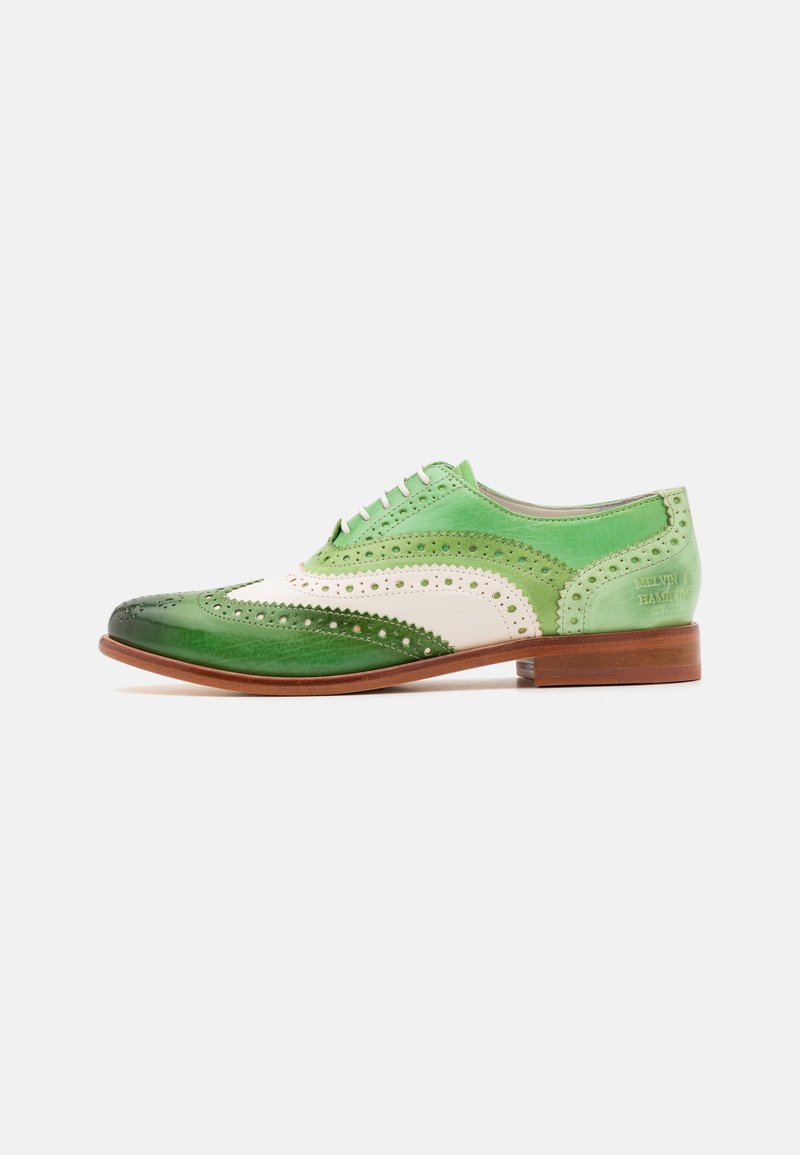 Brogues in pelle verde e bianca con un design a gradiente, dettagli perforati e suola in legno. I lacci sono verdi.
