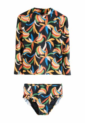 Costum de baie pentru copii, din două piese, cu bluză cu mâneci lungi și chiloți, având model colorat cu banane și frunze pe fundal negru.