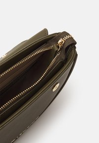 Valentino Bags PIPER - Borsa a mano - militare