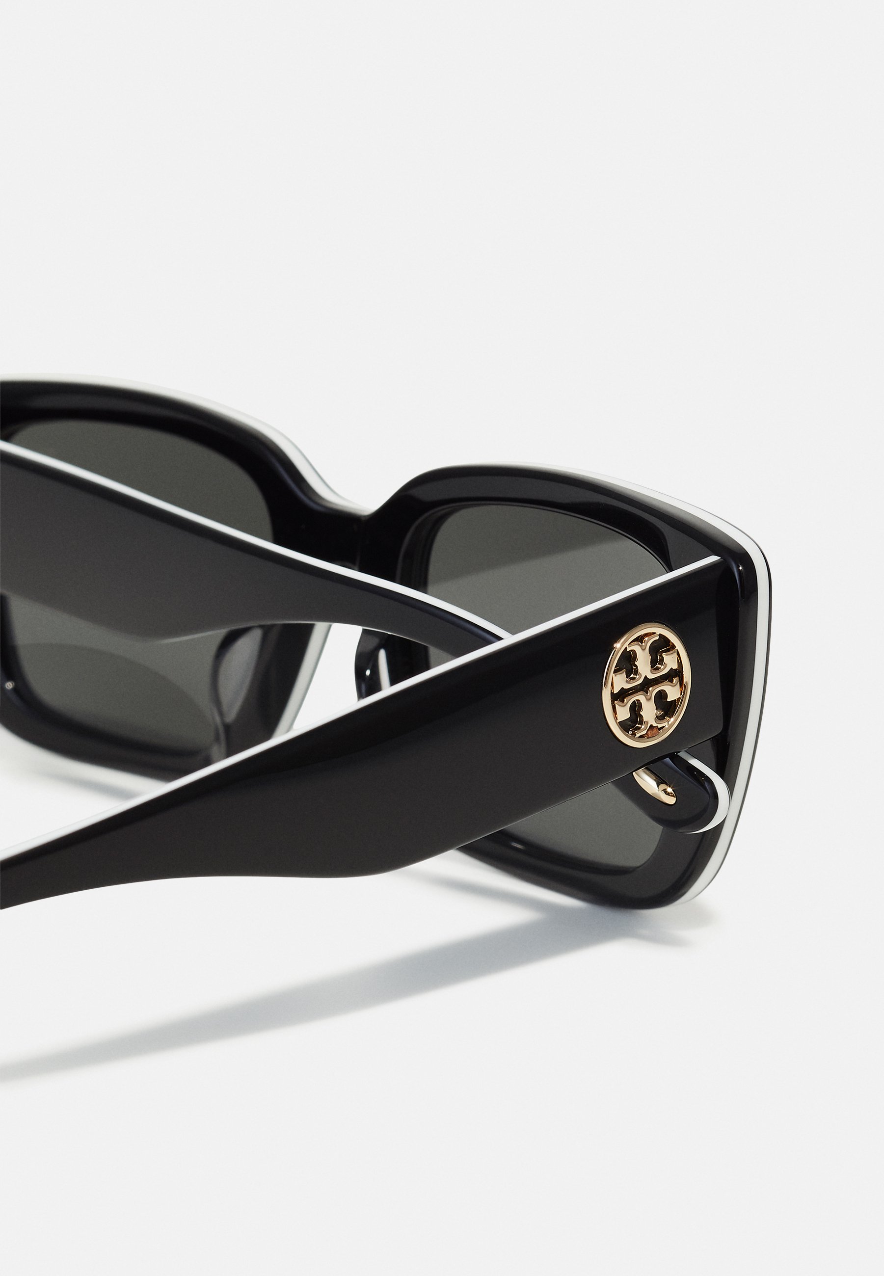 ★TORY BURCH★ ロゴ　サングラス　ブラック　01 ☆TORY BURCH☆ ロゴ サングラス ブラック 01 トリーバーチ