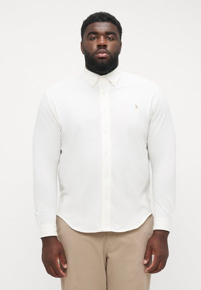 Witte lange mouwen overhemd met een button-down kraag, voorzien van een subtiele logo op de linkerkant van de borst. Glad textuur, rechte zoom en lichtgewicht stof.