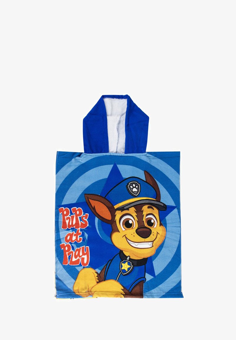 Asciugamano con cappuccio blu che presenta un cane dei fumetti in uniforme di polizia con un'espressione sorridente; testo "Pups at Play" in rosso e bianco; superficie liscia.