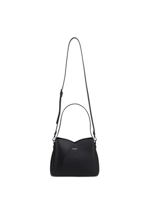 Sac à épaule en cuir noir avec bords supérieurs incurvés, petit logo à l'avant, bandoulière longue réglable et une poignée courte.