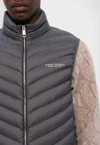 Armani Exchange GILET PIUMINO - Chaleco - shadow/deep navy