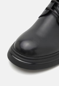 HUGO RIKKY - Kasdieniai suvarstomi batai - black
