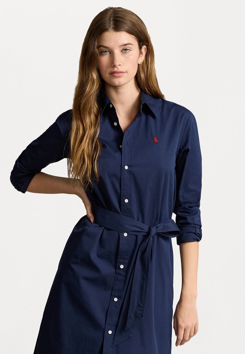 Polo Ralph Lauren - BELTED COTTON MIDI SHIRTDRESS - Vestido camisero - cruise navy, Ampliar