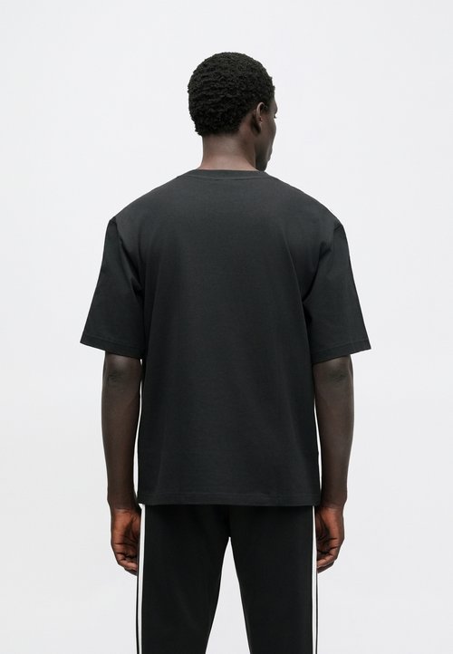 adidas Adicolor 3-Stripes Oversized Tee Black — foto 5