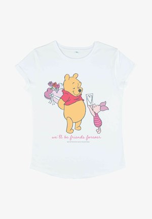 Weißes T-Shirt mit kurzen Ärmeln, das eine Illustration eines Bären und eines Ferkels zeigt, die Geschenke halten, mit pinkem Text "Wir werden für immer Freunde sein."