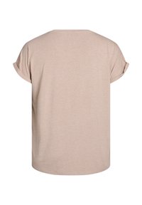 Weiches, hellbeiges T-Shirt mit kurzen, umgeschlagenen Ärmeln, Rundhalsausschnitt und einem lässigen Schnitt. Minimale Textur und keine sichtbaren Muster.