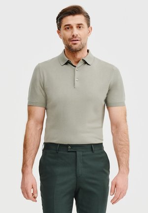 - Koszulka polo
