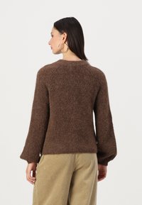 Rue de Femme NEW LEONORA - Vesta na kopčanje - bitter chocolate