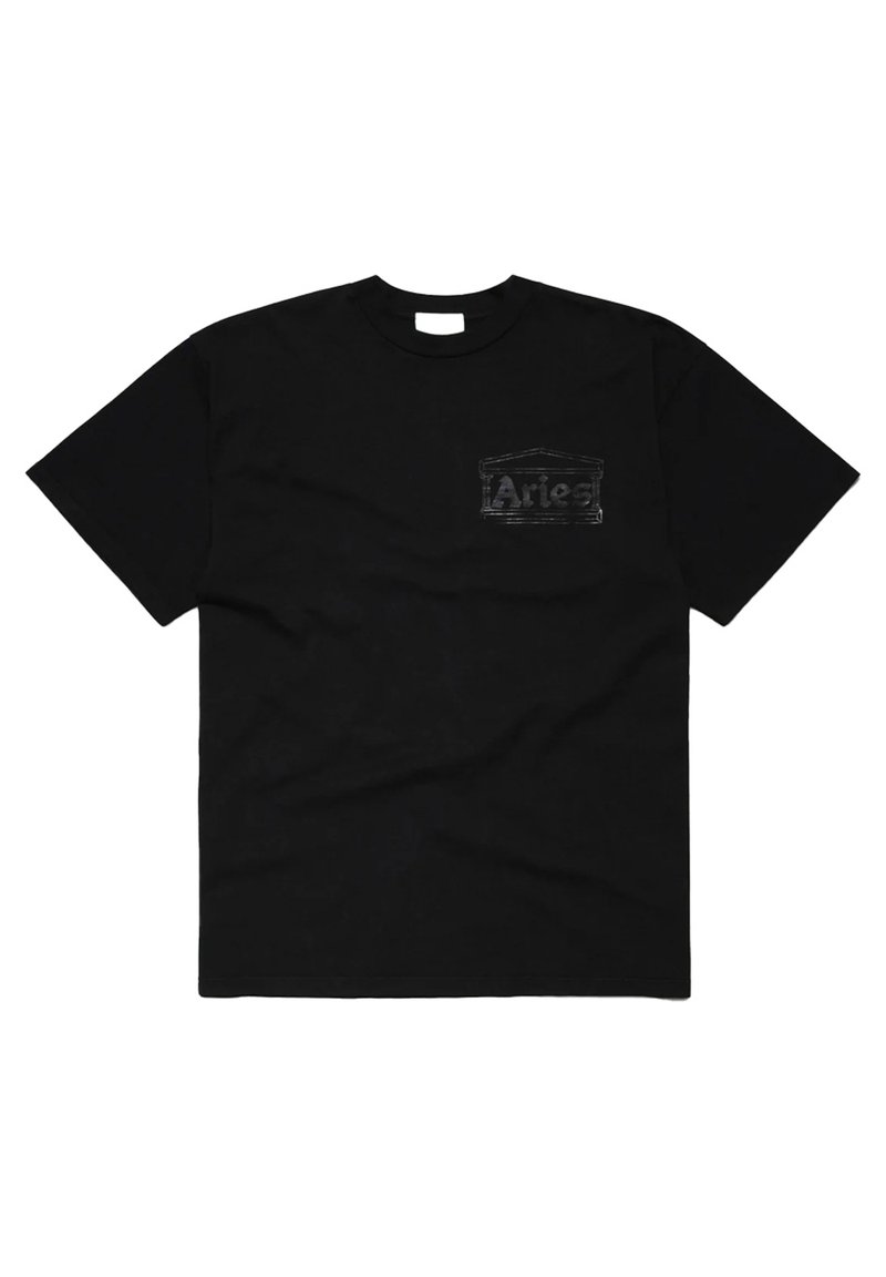 Camiseta de algodón negra con cuello redondo, mangas cortas y una textura elevada en el pecho izquierdo que presenta la palabra "Aries".