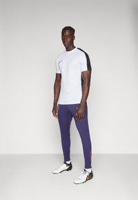 Nike Performance ENGLAND ENT STRIKE PANT - Träningsbyxor - purple ink/rosewood/white