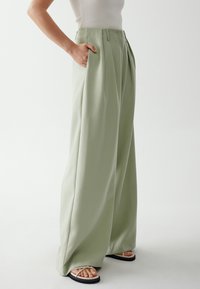 CALLI MELISSA - Hlače - sage green