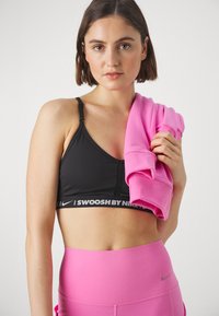 Nike Performance UNIVERSA SHORT - Leggingek - playful pink/black