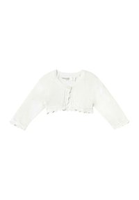 Cárdigan blanco de punto con mangas largas, escote redondo y un borde con volantes a lo largo del frente y los puños. Se abrocha con un botón.