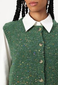 Marc O'Polo DENIM KNIT SLEEVELESS CARDIGAN BUTTON - Väst - artichoke green