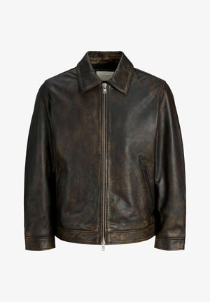 Mørkebrun vintage-stil læderjakke med frontlynlås, skjortekrave og sidelommer, vist på hvid baggrund.