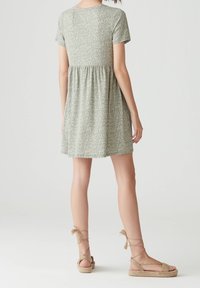 PULL&BEAR Denní šaty - green