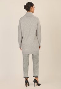 Apart Strickkleid - graumeliert