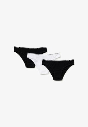 Tři páry bavlněných kalhotek v černé a bílé barvě. Každý pár má kontrastní pás, na kterém je vytištěno "UNITED COLORS OF BENETTON".