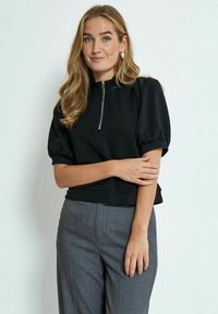 Unselected, black