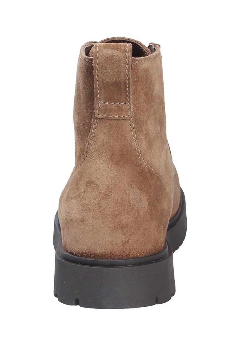 Brune ruskind ankelstøvle set fra baghovedet, med en pull tab og tyk sort gummisål med skridsikre treads.