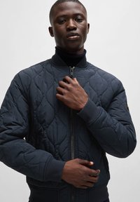 BOSS OSTRONG - Bomber stiliaus striukė - dark blue
