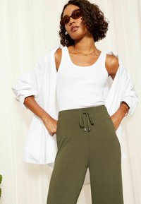 Friends Like These Broek - khaki