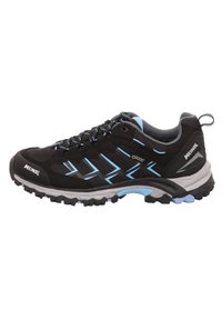 Scarpa da esterno nera con accenti blu, tomaia in mesh e sintetico, suola in gomma robusta, motivo a orlatura esagonale e tallone rinforzato.