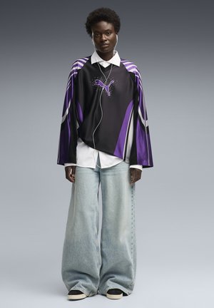 Puma, STREET GLAM OVERSIZED BEDAZZLED JERSEY - Μπλούζα με μακριά μανίκια - black