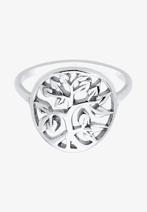 Sterling sølvring med et rundt design og et træmotiv, intrikate udskæringer, poleret finish og en glat skafter.