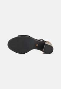 Tamaris Sandaalid - black