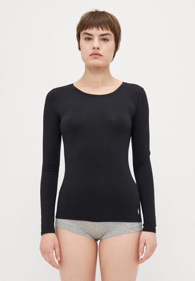 Black long-sleeve shirt made of soft, smooth fabric. Features a round neckline and a slim fit, paired with gray shorts.