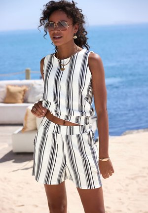 LASCANA, LASCANA SHORTS - Shorts - weiß-marine gestreift