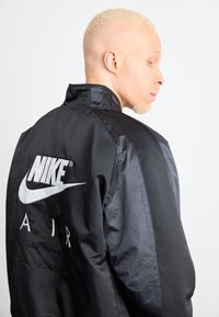 Nike Sportswear VARSITY - Bomber tipa jaka - black/white
