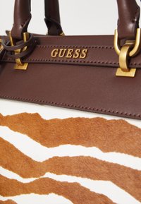 Guess SESTRI SATCHEL - Borsa a mano - dark brown