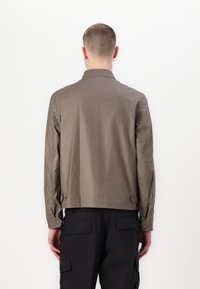 Belstaff WALKHAM - Lengva striukė - dark pumice