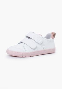 Sneakers bianchi in pelle con dettagli rosa, dotate di due cinturini in Velcro, punta tonda, dettagli perforati sui lati e suola di gomma testurizzata.